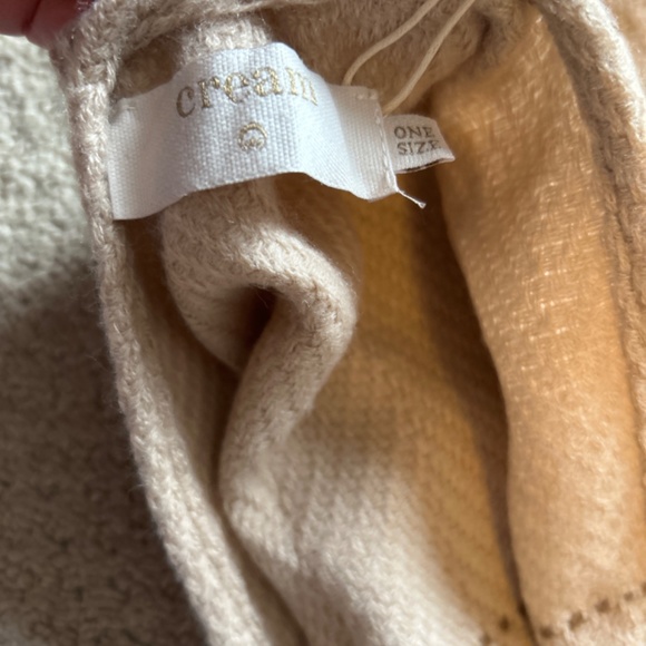 Poncho or cape - Picture 2 of 3